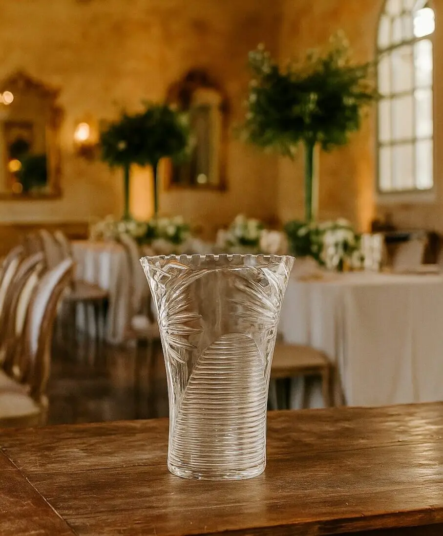 clear plastic vase clear plastic vase 20250826 1109 florero en recepcion vintage remix 01k3kj4tfvekd9r2thamrtrpsj e1756224791723