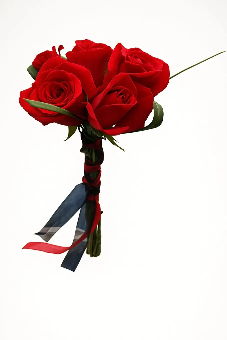 toss bouquet sangria toss bouquet sangria 20250709 1336 natural red roses remix 01jzr7dh4vfk5999ehf4kn7198