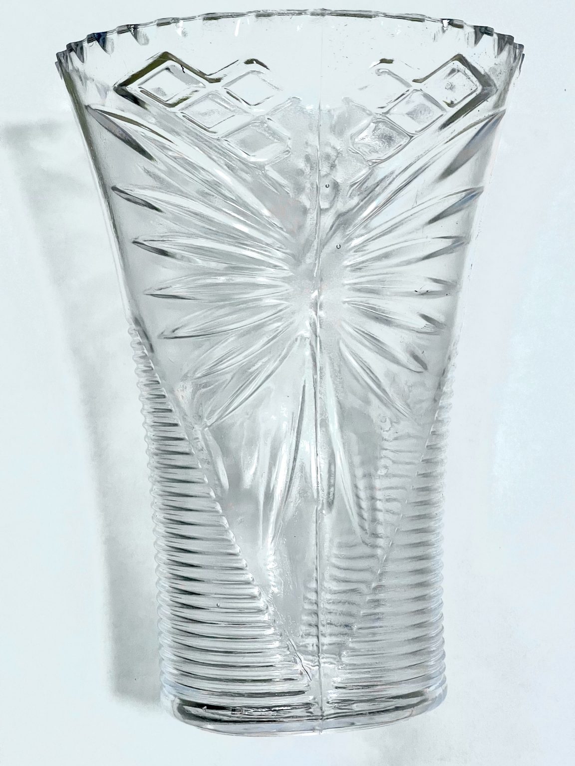 Clear Plastic Vase   Amazonflowers.us Plastic Vase 2 1152x1536 