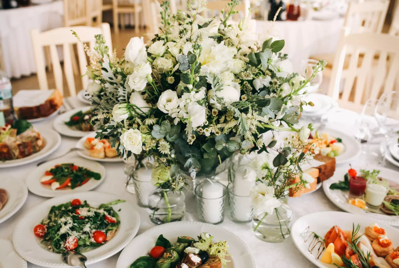 5 Stunning Wedding Centerpiece Ideas: Add Elegance to Your Big Day amazonflowers.us 5 stunning wedding centerpiece ideas add elegance to your big day 159 weddingtablewithfoodandflowercenterpiece.jpg