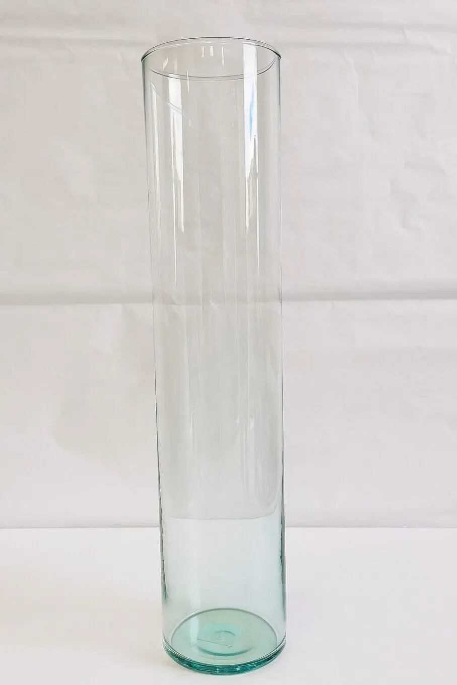 20250822_1709_Tall Glass Cylinder_remix_01k39x4fy2f81tyd21hdr1hn61